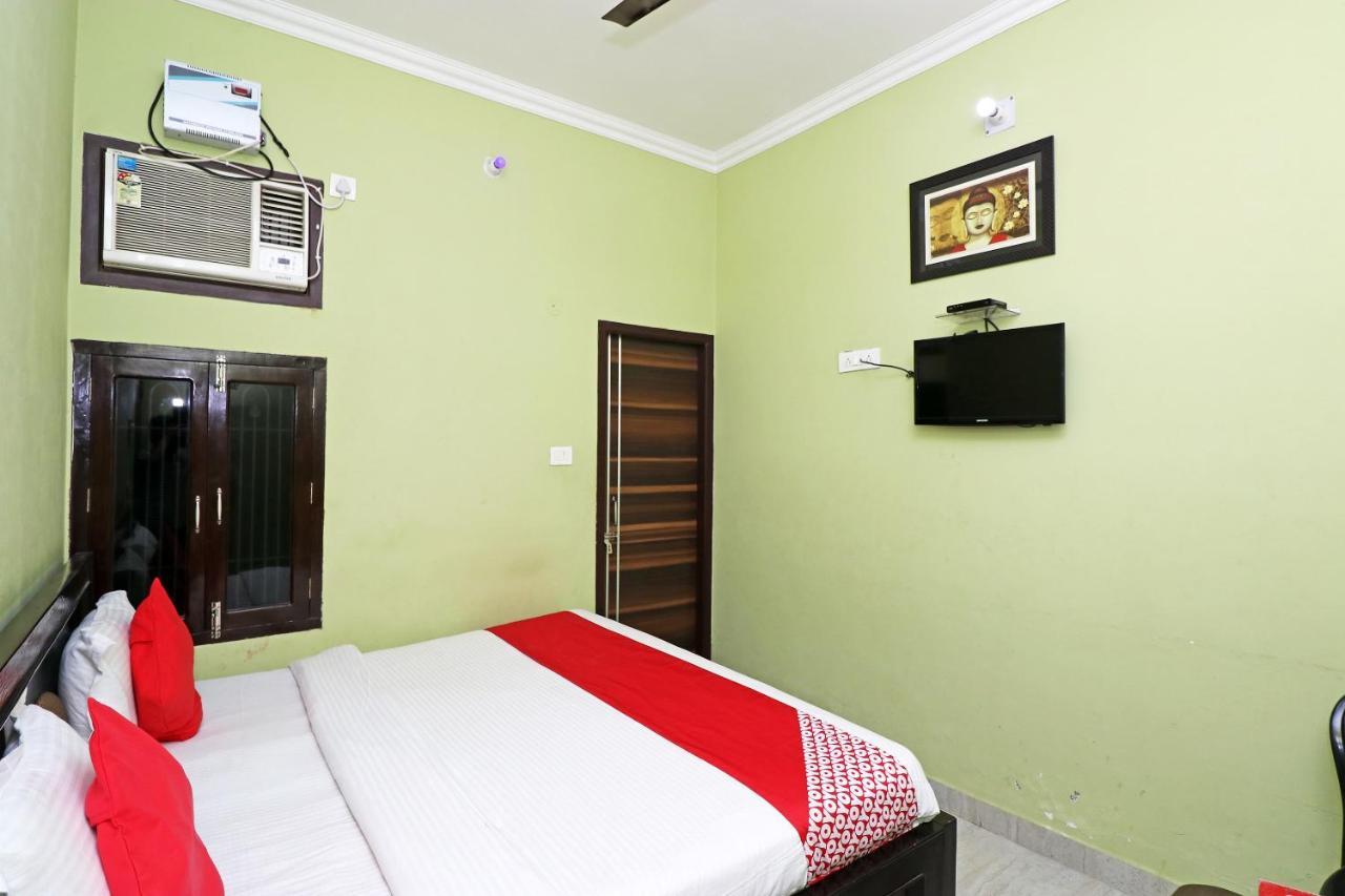 Capital O 11480 Hotel Blue Star Varanasi Bagian luar foto