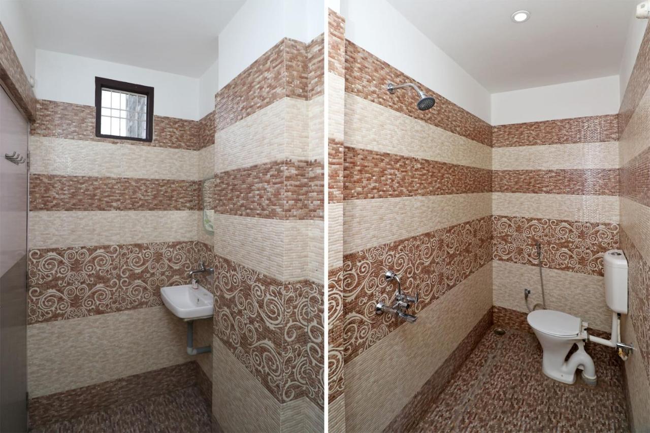 Capital O 11480 Hotel Blue Star Varanasi Bagian luar foto