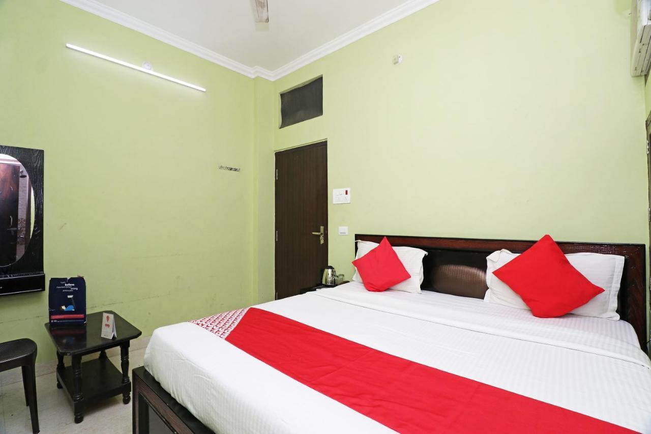 Capital O 11480 Hotel Blue Star Varanasi Bagian luar foto