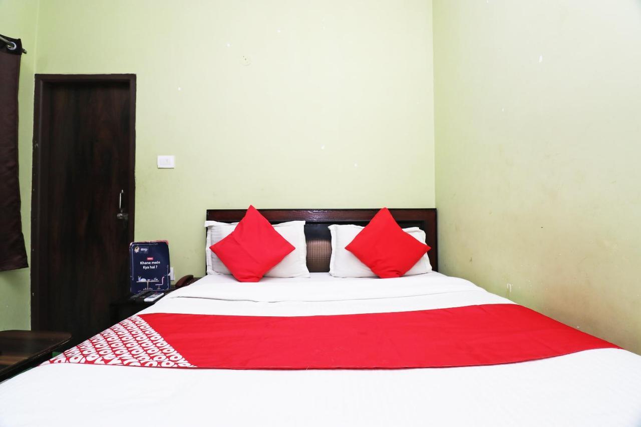 Capital O 11480 Hotel Blue Star Varanasi Bagian luar foto