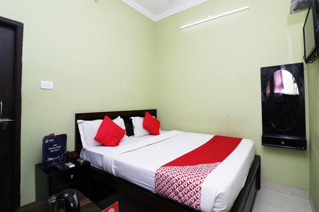 Capital O 11480 Hotel Blue Star Varanasi Bagian luar foto