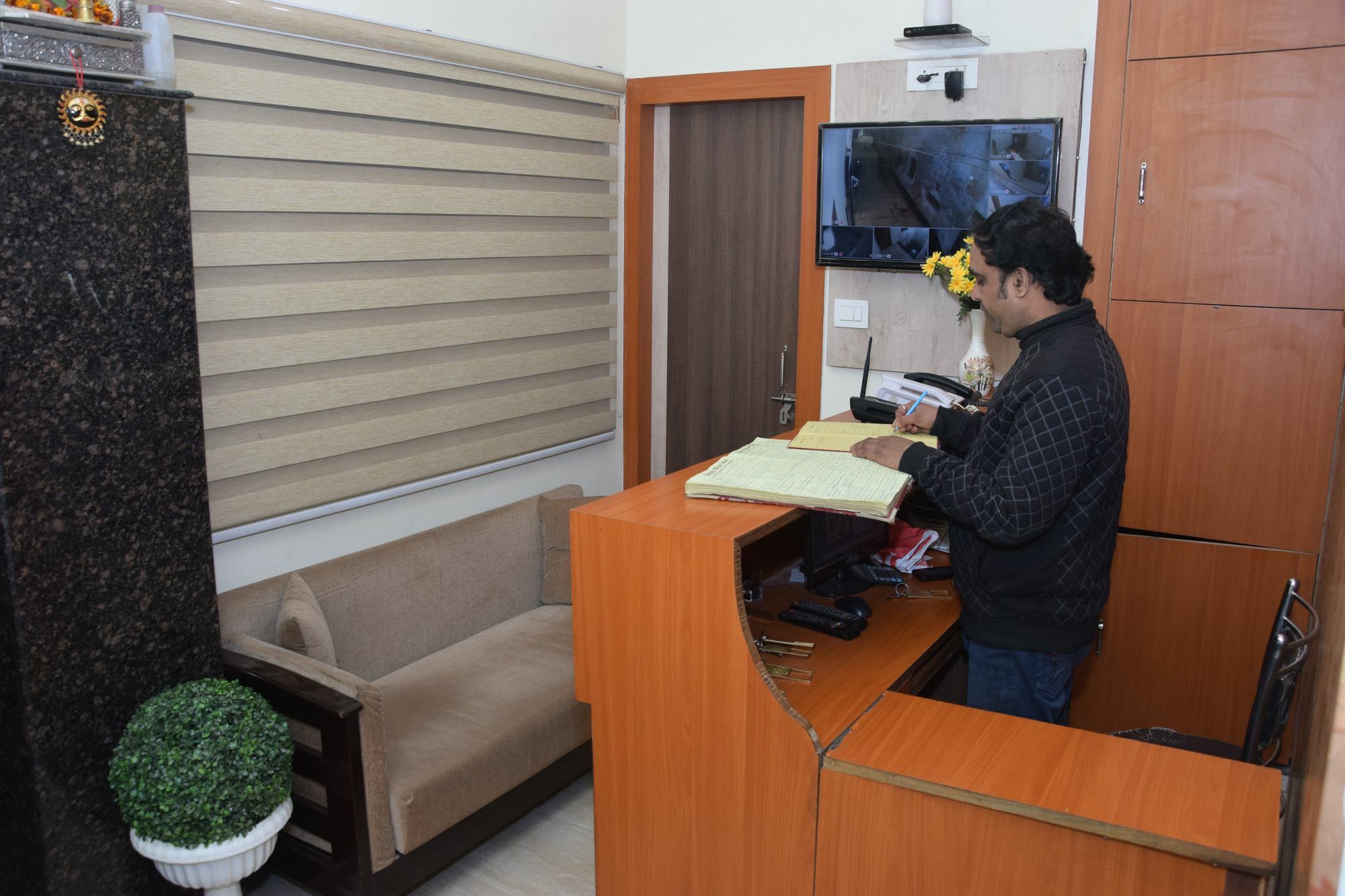Capital O 11480 Hotel Blue Star Varanasi Bagian luar foto